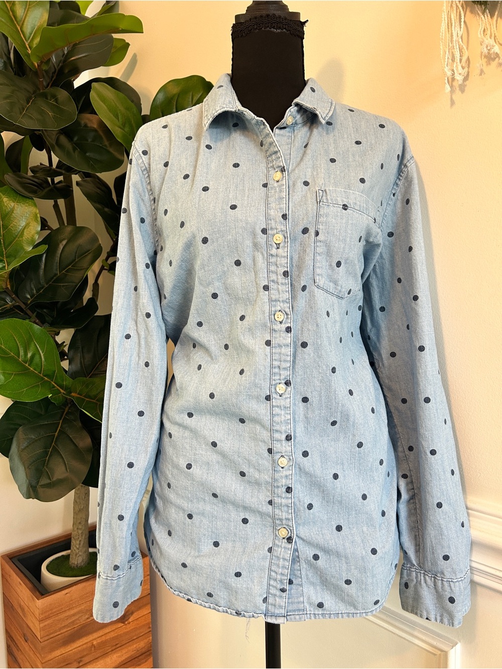Old Navy Light Blue Polka Dot Button-Up Shirt